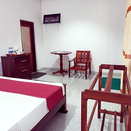 Hotel Sath Rest Habarana Zimmer foto