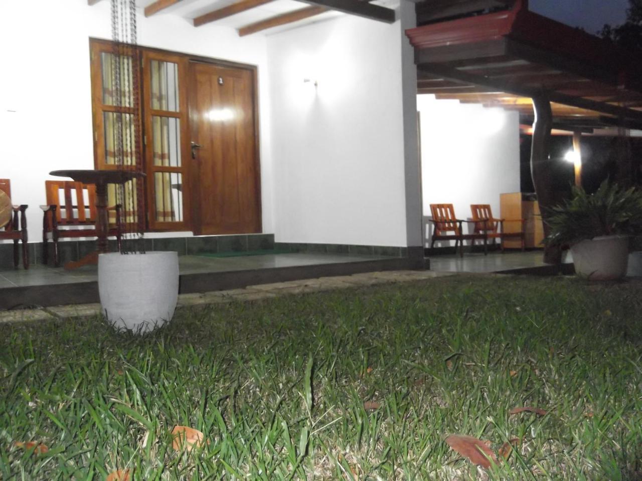 Hotel Sath Rest Habarana Exterior foto